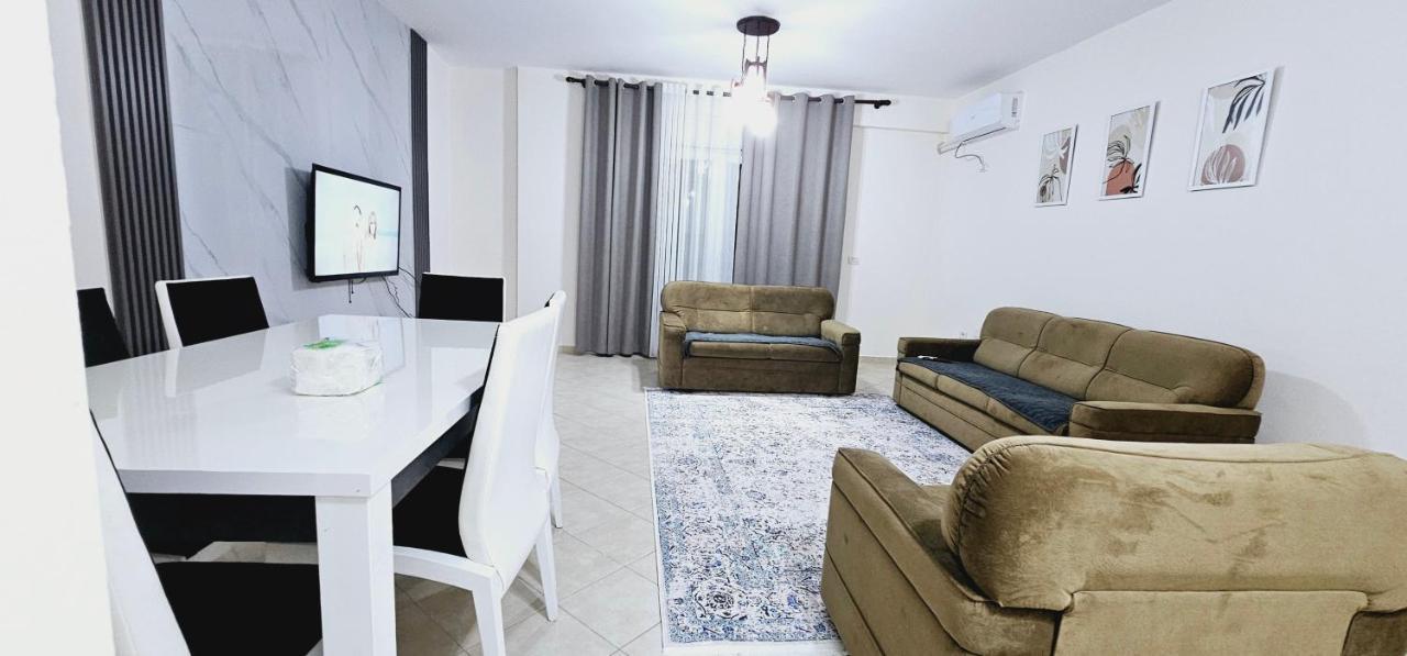 Apartamento New Bazaar Side Bliss 2 Bed Apt With Free Garage *